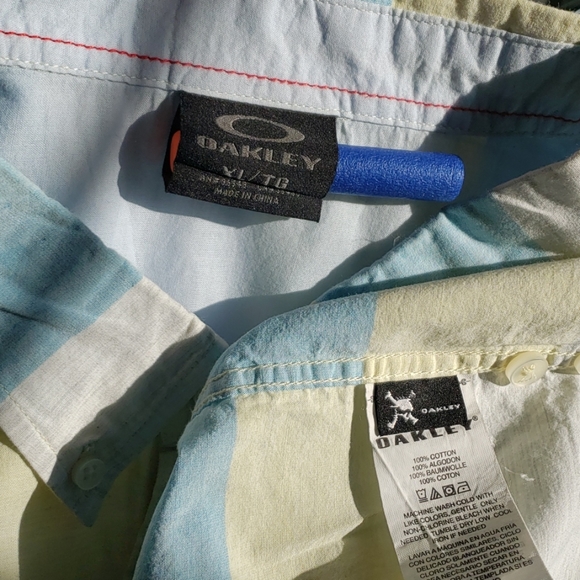 OAKLEY Men short sleeve button down collar shirt - Picture 7 of 8